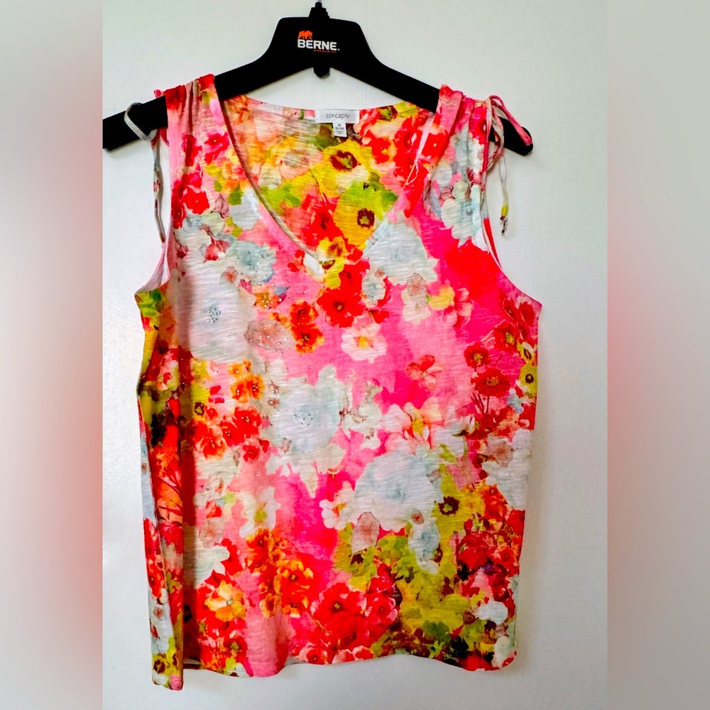 Super cute floral tank top with adjustable width. A little added bling & style